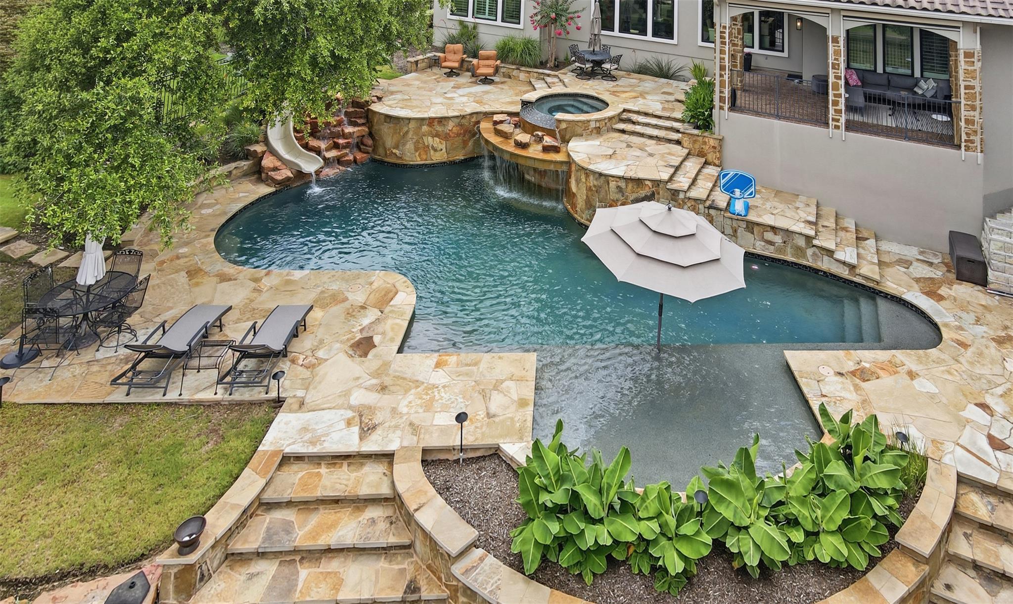2020 University Club DR