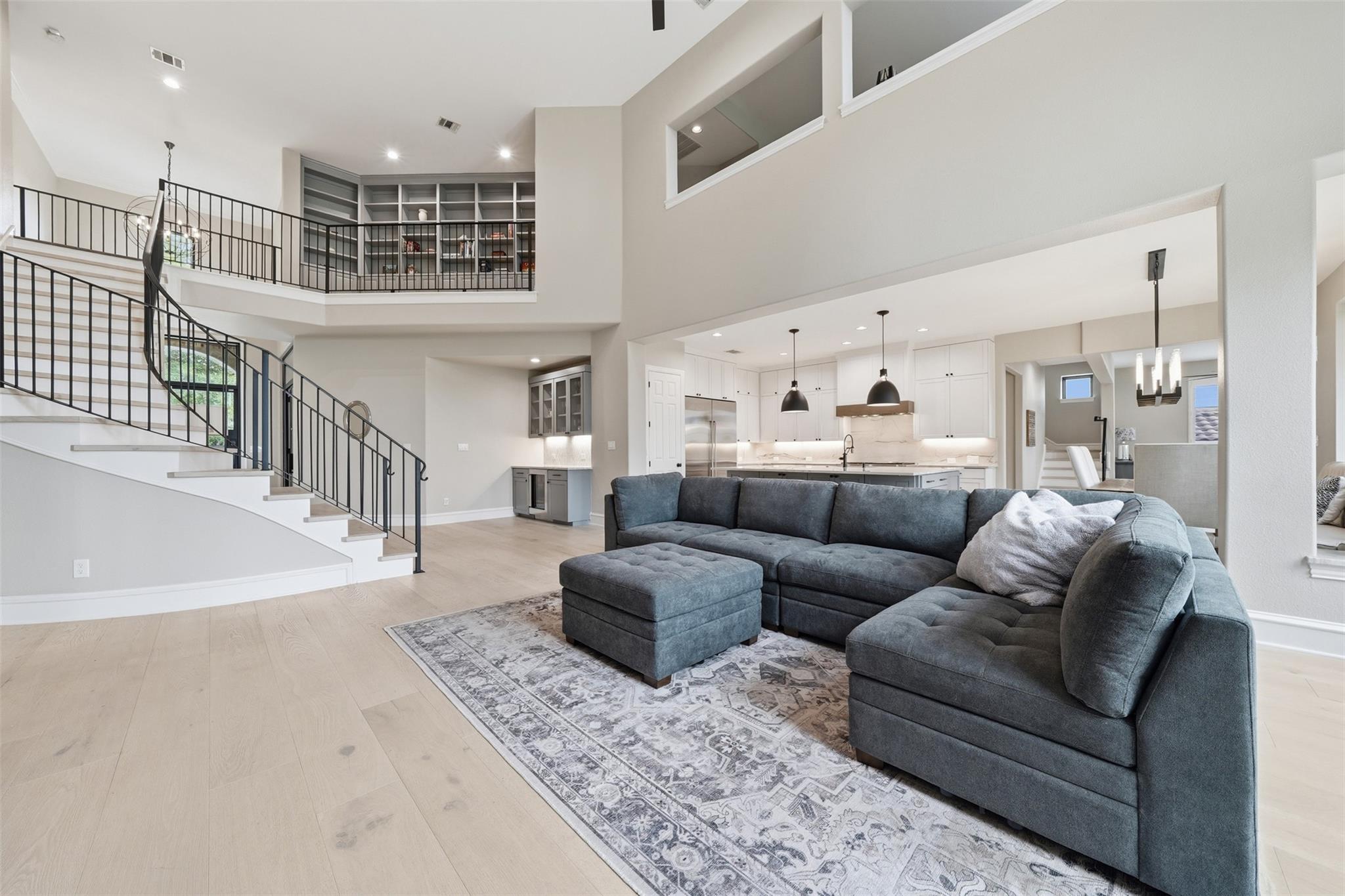 2020 University Club DR