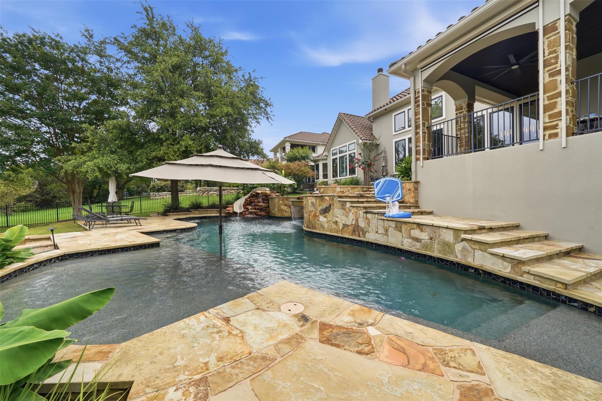 2020 University Club DR