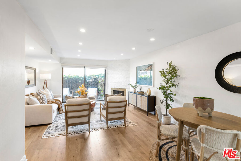 1805 S Barrington Avenue 10