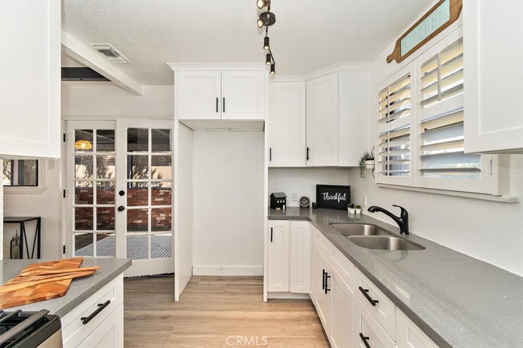 12250 Sunnybrook Lane