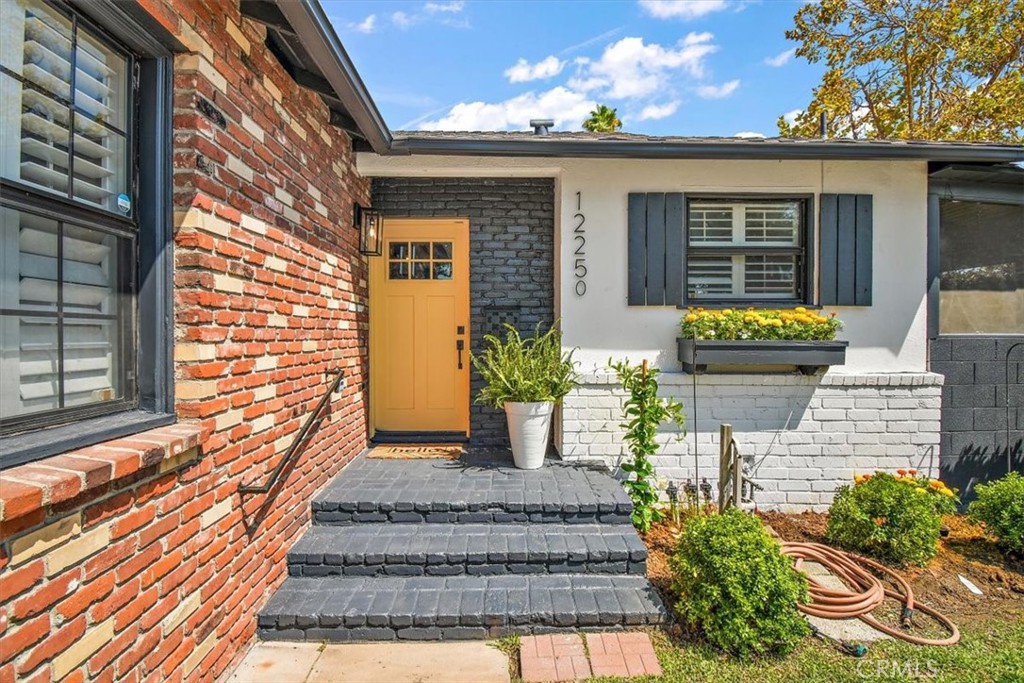 12250 Sunnybrook Lane