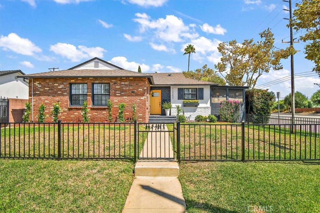 12250 Sunnybrook Lane
