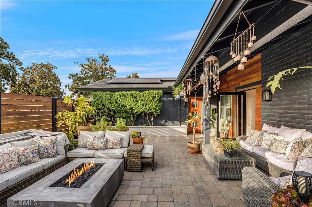 187 S Shattuck Place