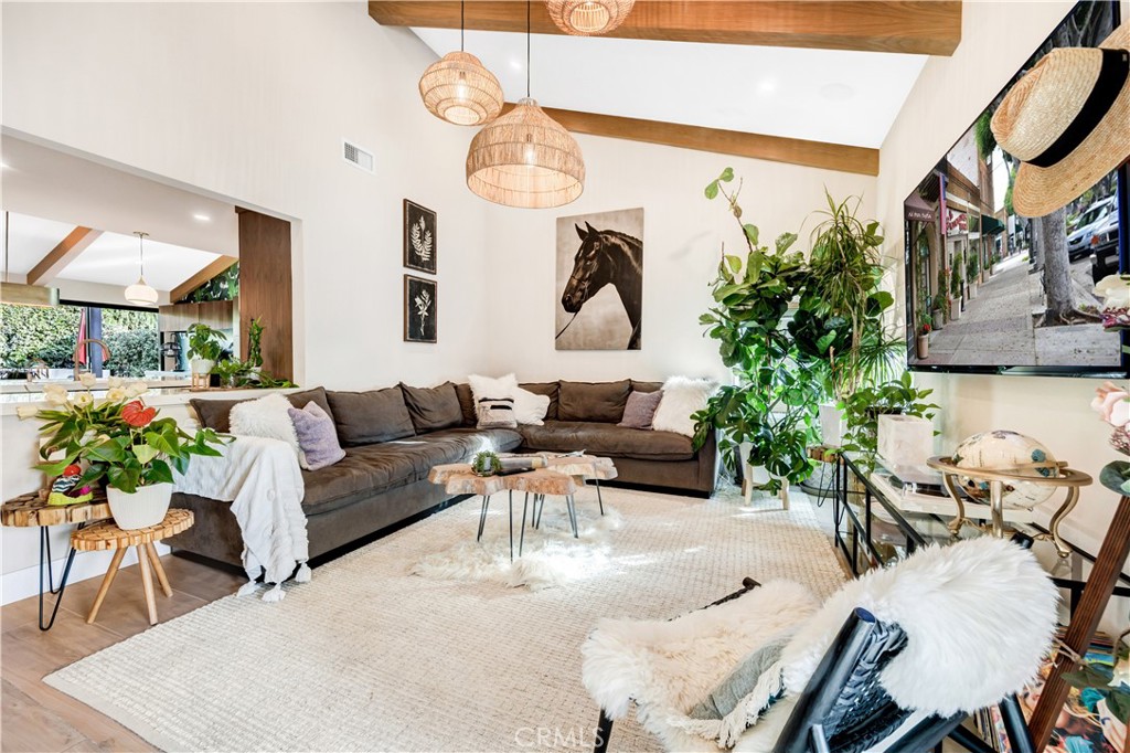 187 S Shattuck Place