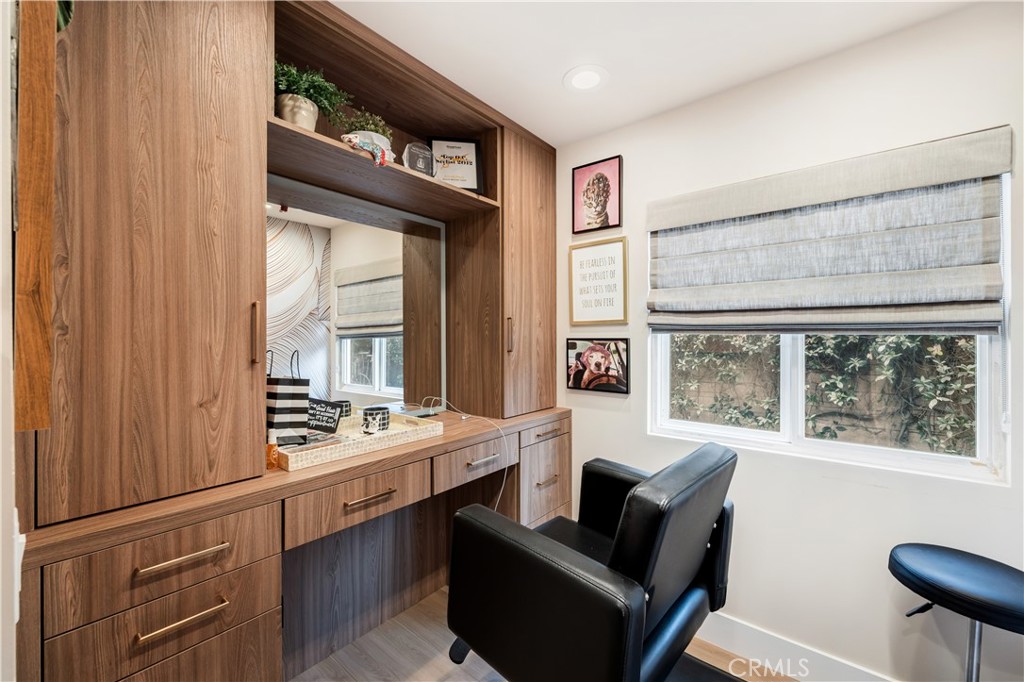 187 S Shattuck Place