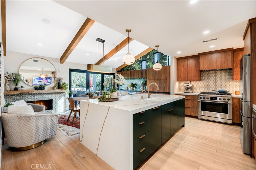 187 S Shattuck Place