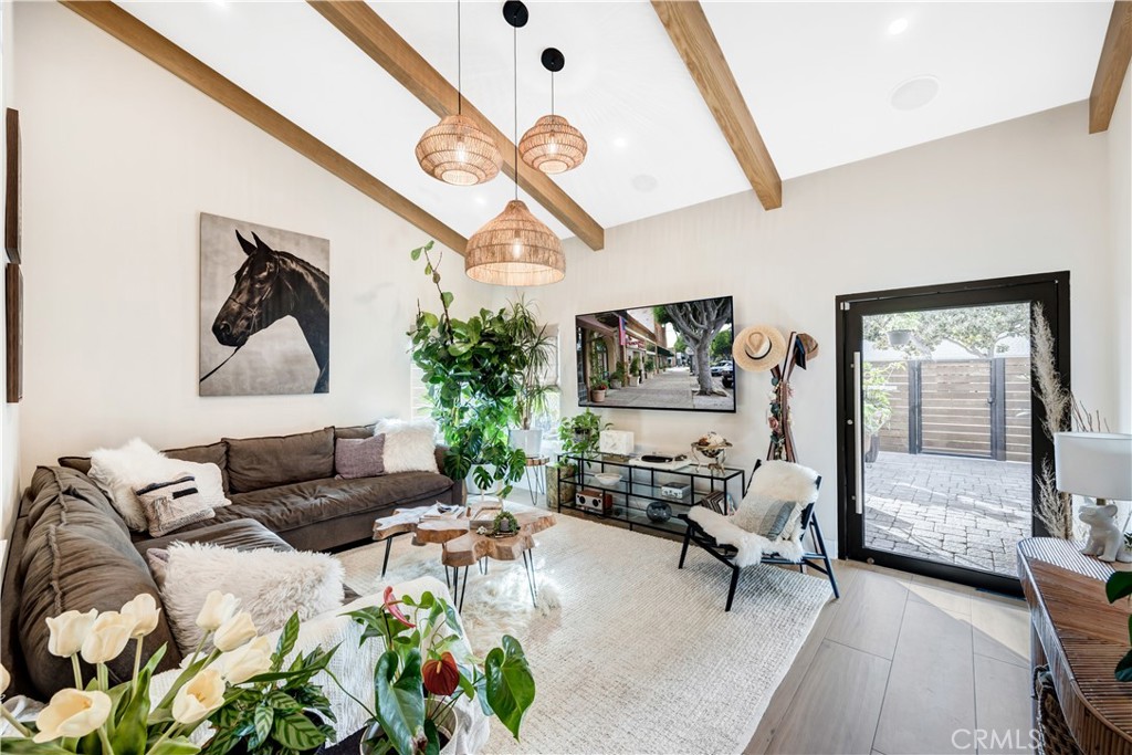 187 S Shattuck Place