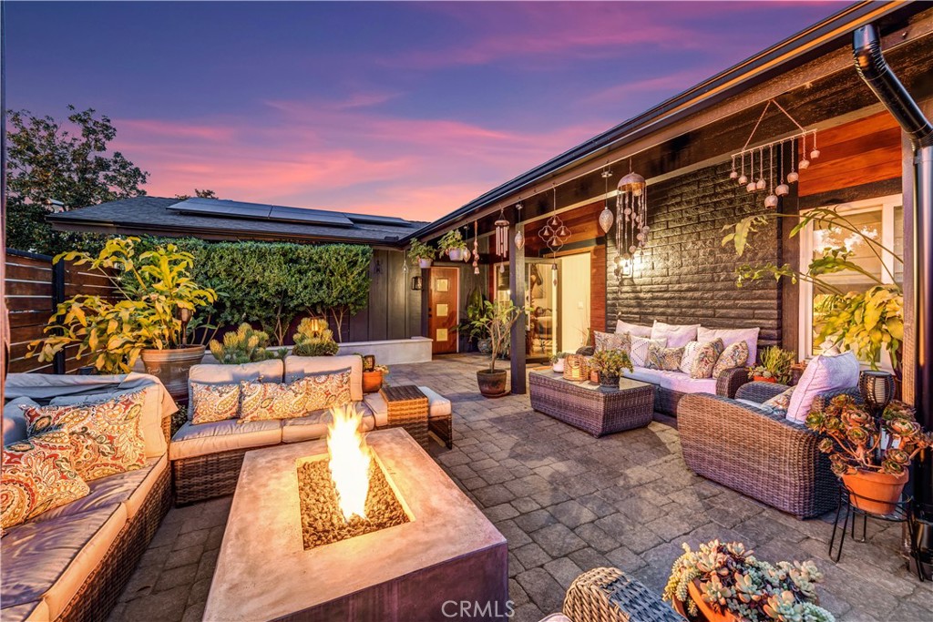 187 S Shattuck Place