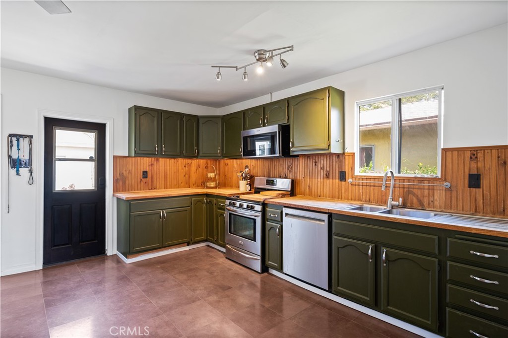750 W 2nd Street