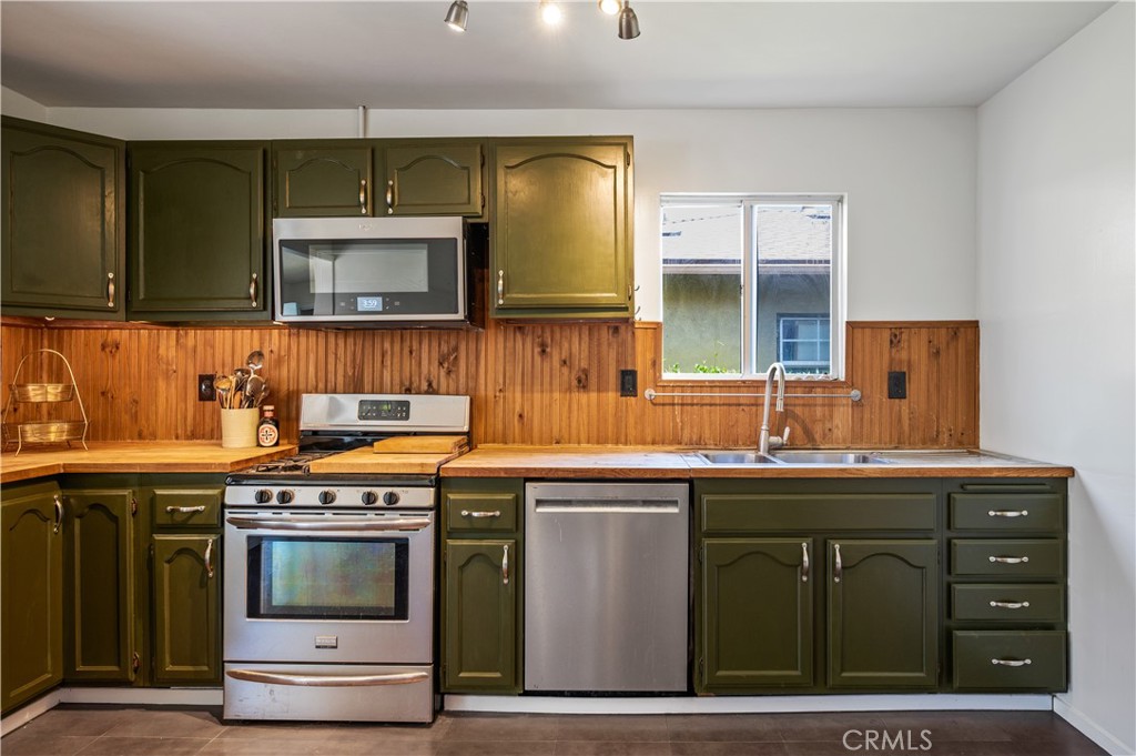 750 W 2nd Street