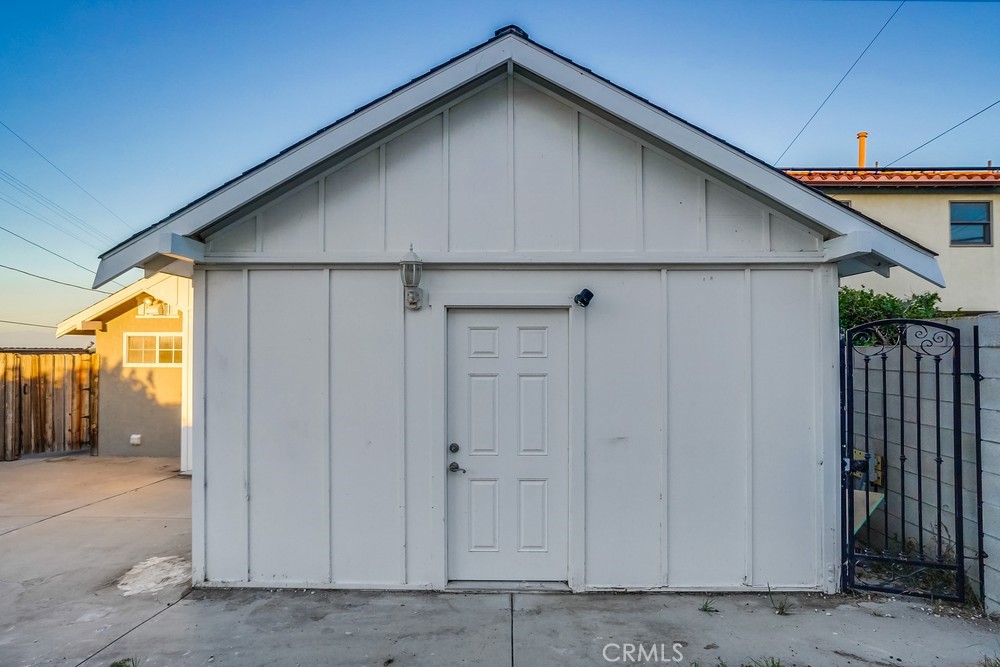 2303 S Cabrillo Avenue