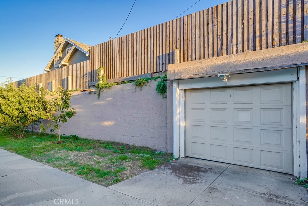 2303 S Cabrillo Avenue