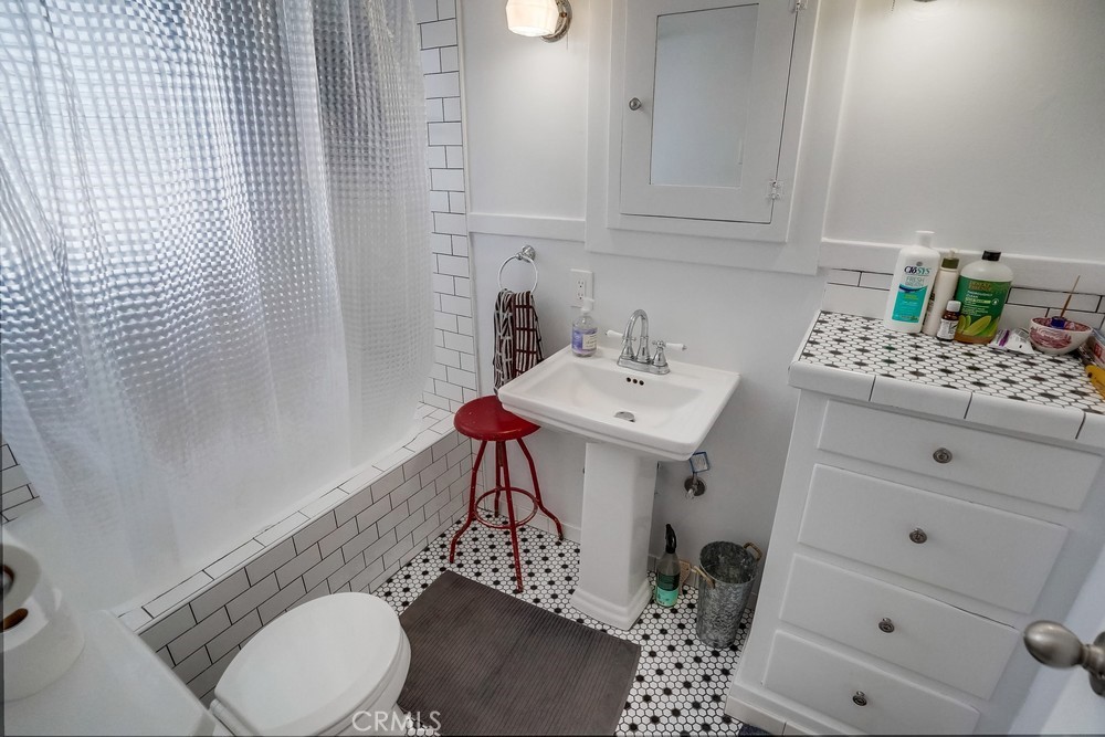 470 W 15th Street