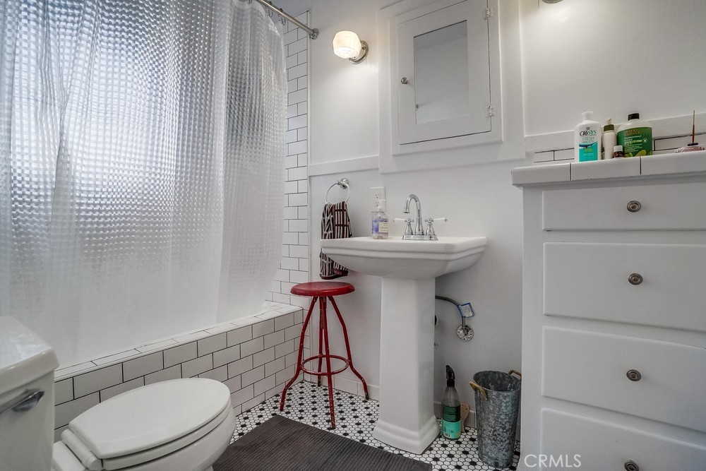 470 W 15th Street