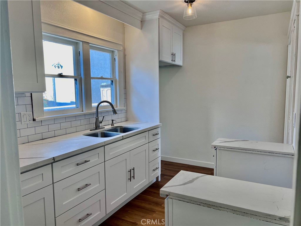 470 W 15th Street