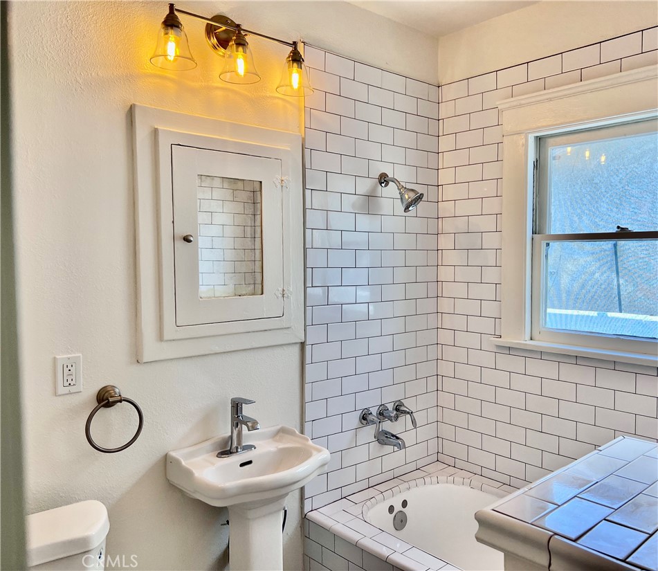 470 W 15th Street