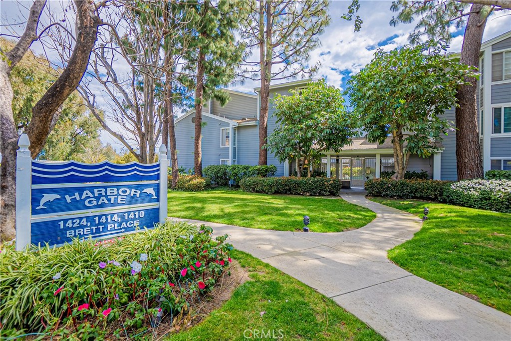 1424 Brett Place 257