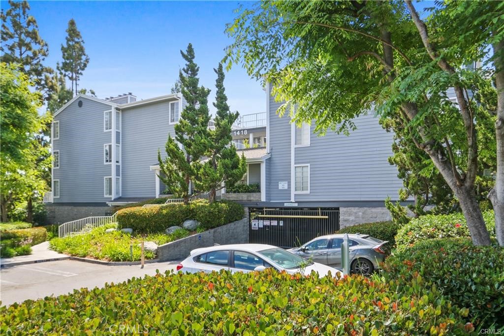1418 Brett Place 319