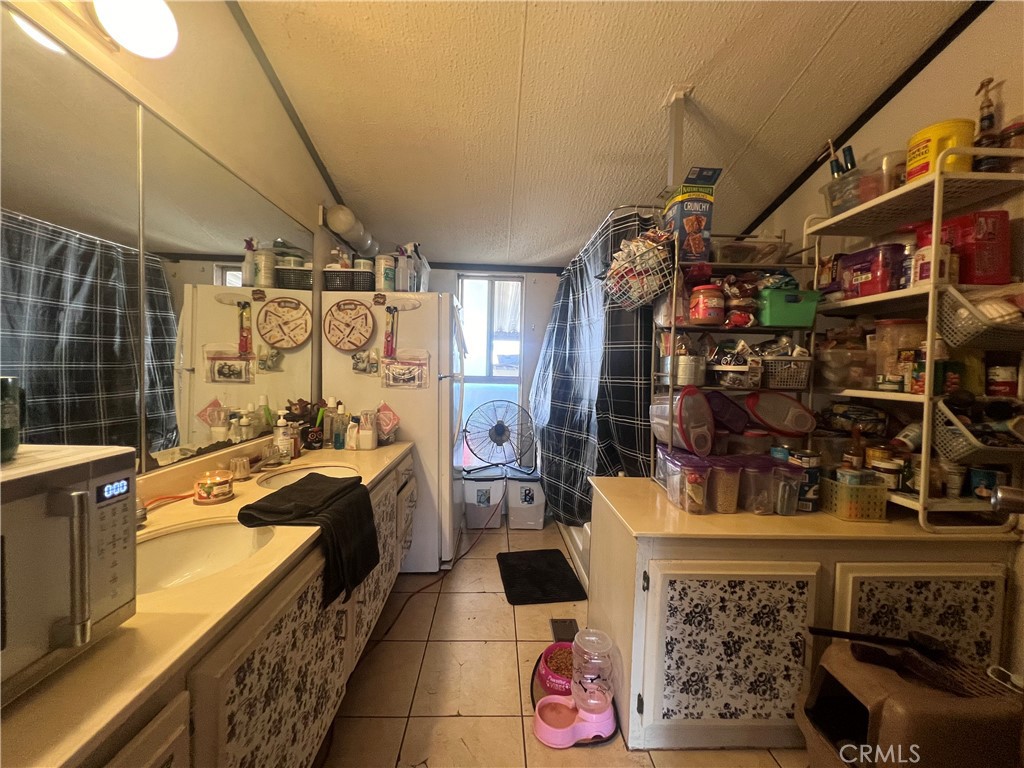 2601 E Victoria Street 116