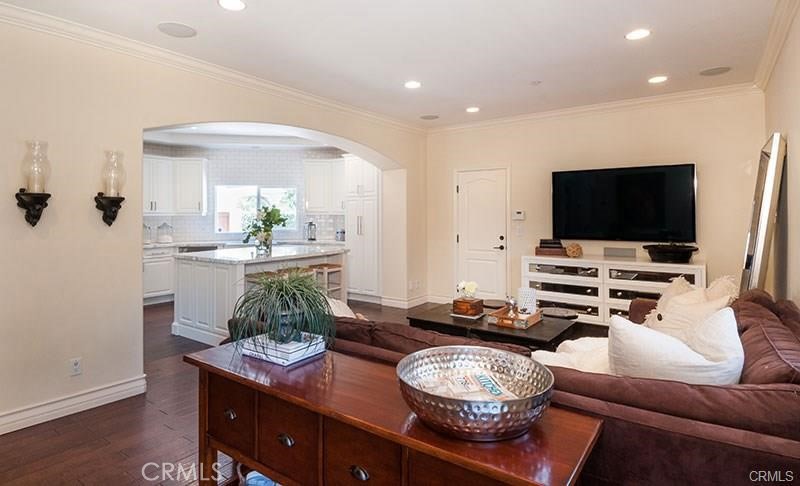 2005 Dufour Avenue A