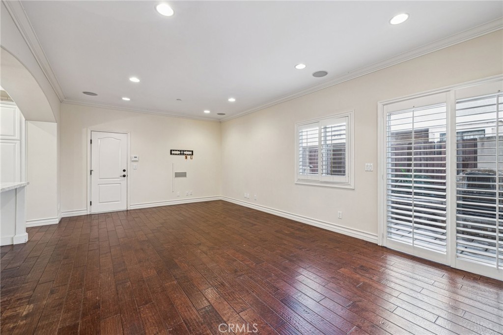 2005 Dufour Avenue A