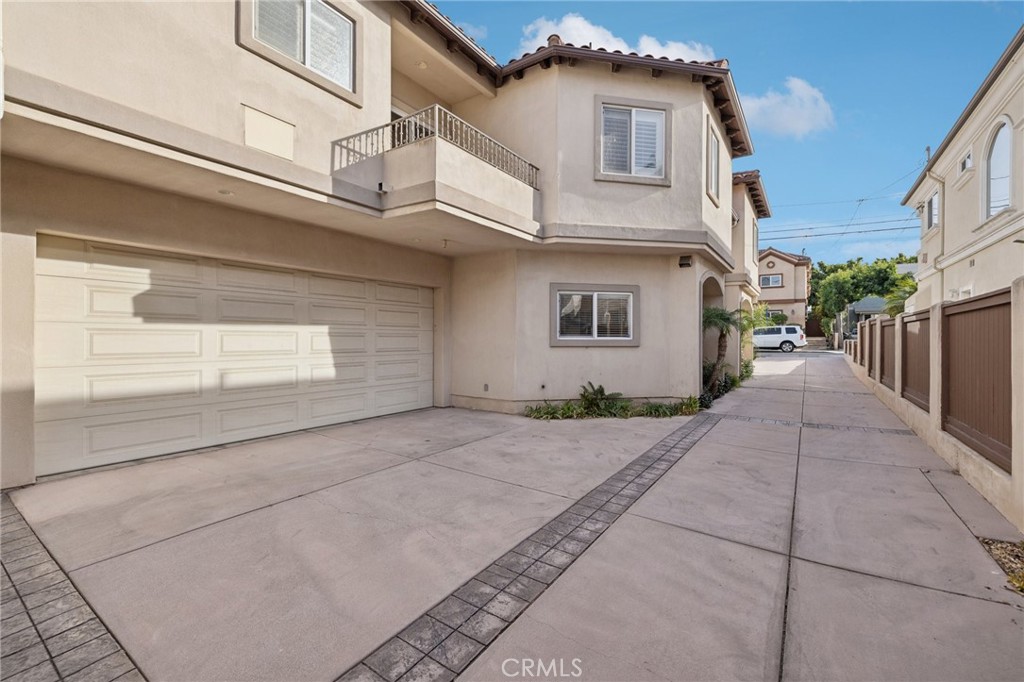 2005 Dufour Avenue A