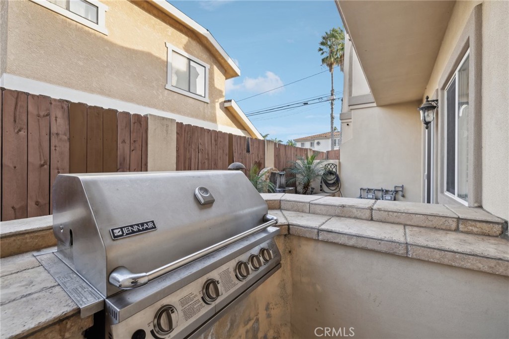 2005 Dufour Avenue A