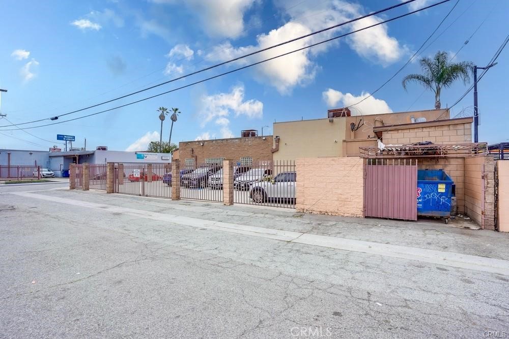 1105 N Chester Avenue