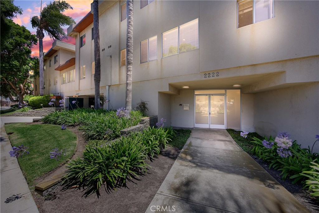 2222 S Mesa Street 8