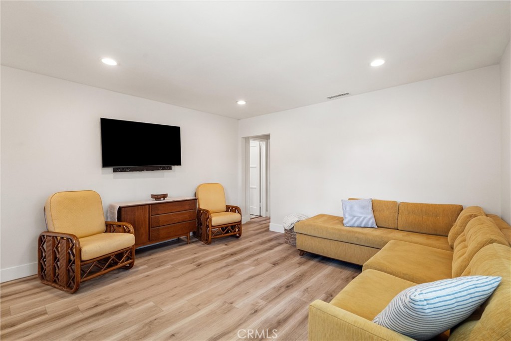 25208 Walnut Street