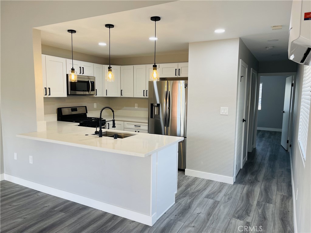 1054 W 23rd