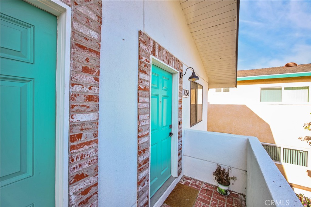 1054 W 23rd