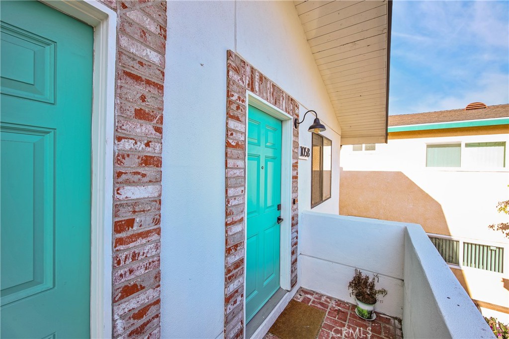 1054 W 23rd