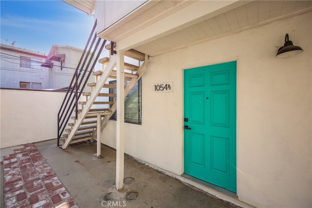 1054 W 23rd
