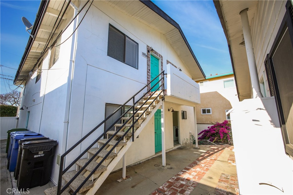 1054 W 23rd