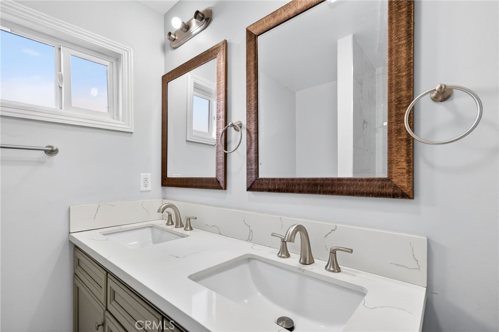 1520 E Sandison Street