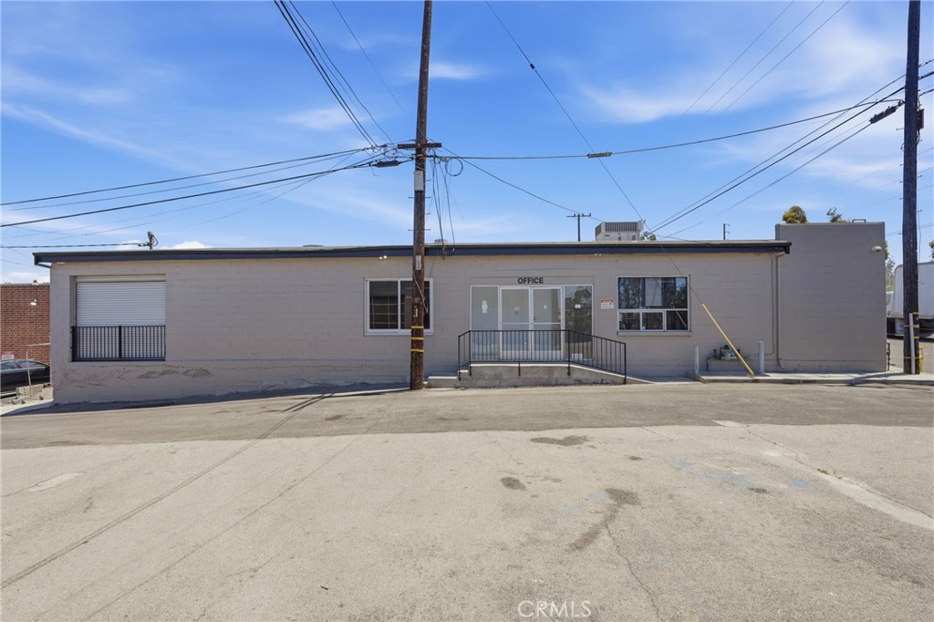 717 E El Segundo