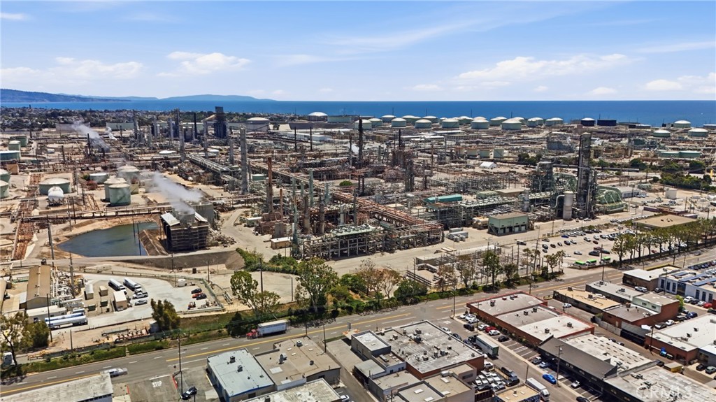 717 E El Segundo
