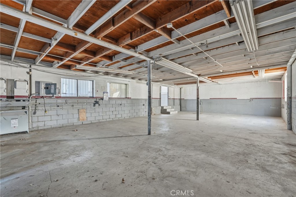 713 E El Segundo
