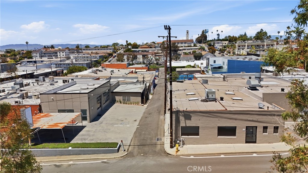 713 E El Segundo