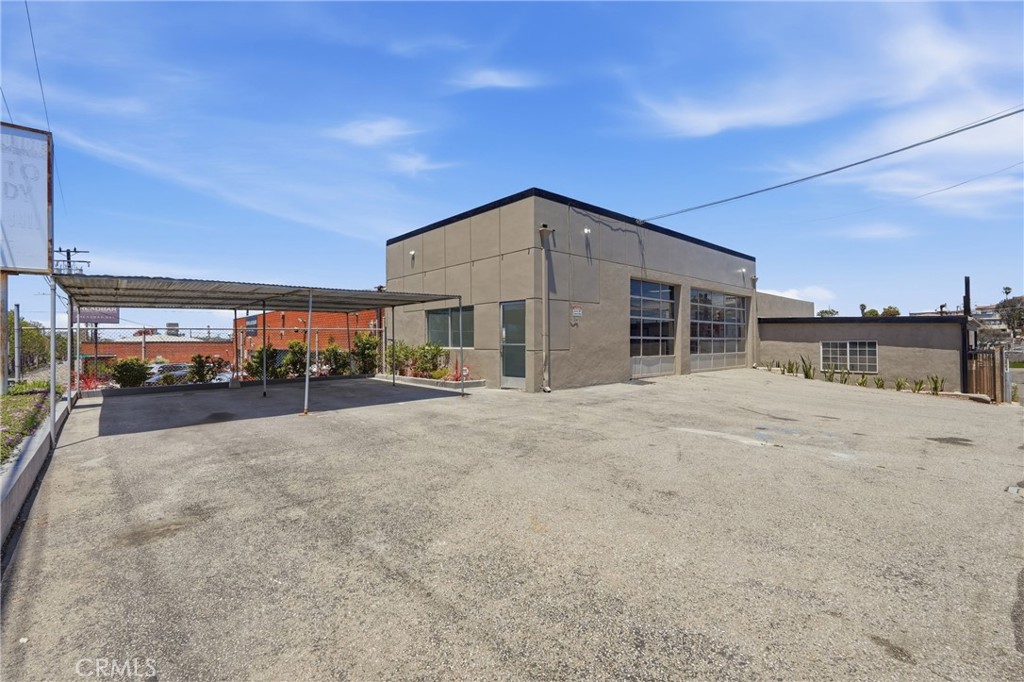 713 E El Segundo