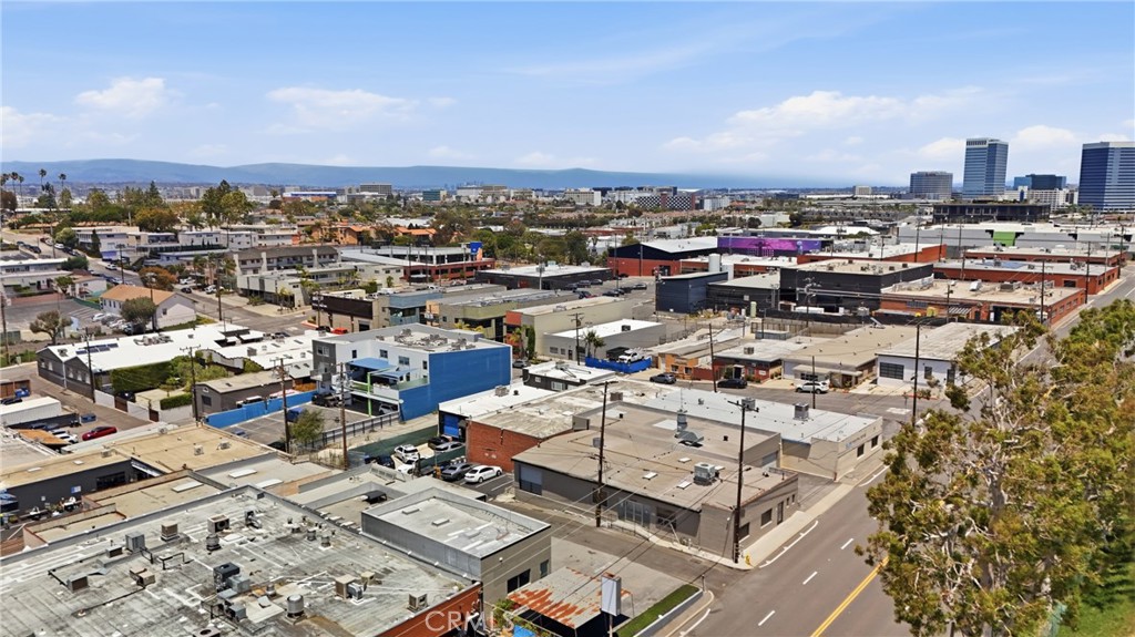 713 E El Segundo