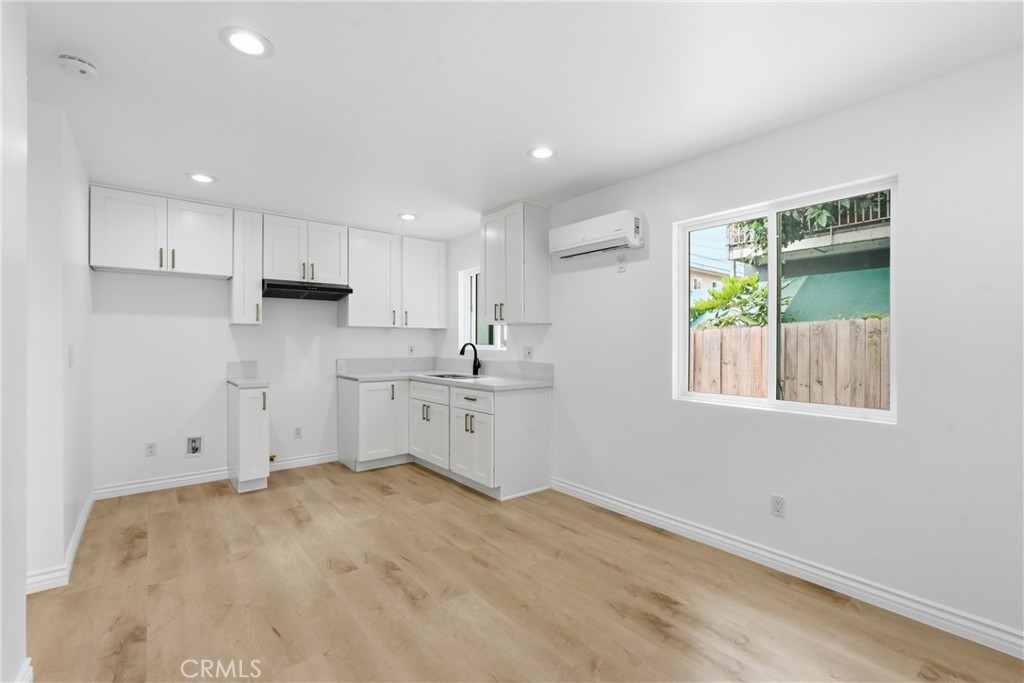 2316 S Alma