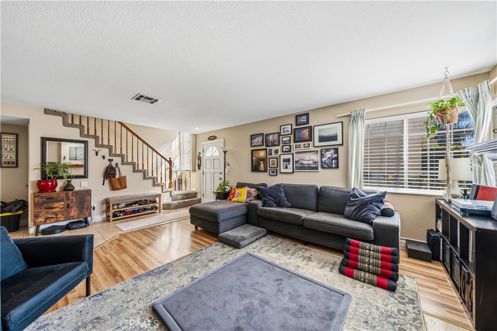 934 W 26th 1