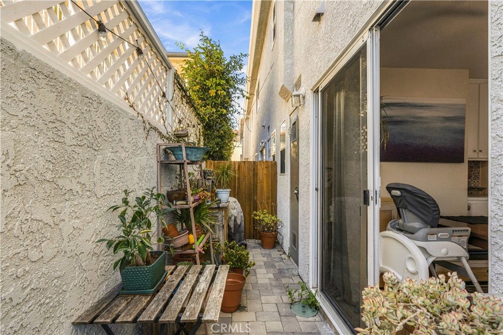 934 W 26th 1