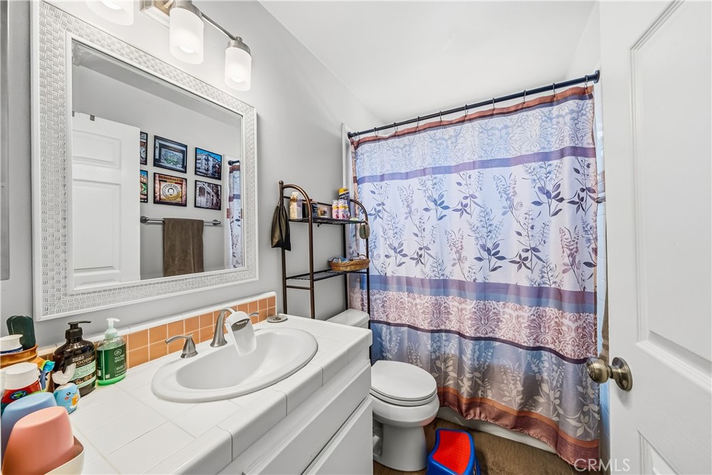 934 W 26th 1