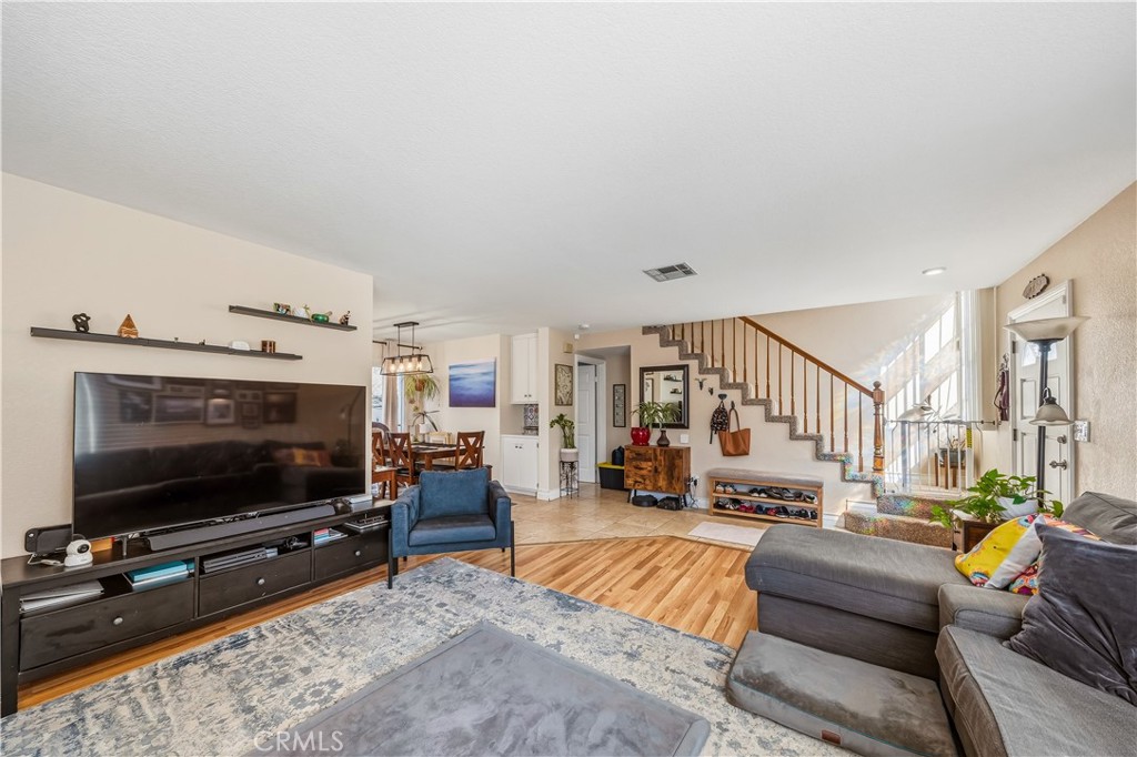 934 W 26th 1