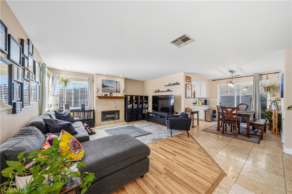 934 W 26th 1