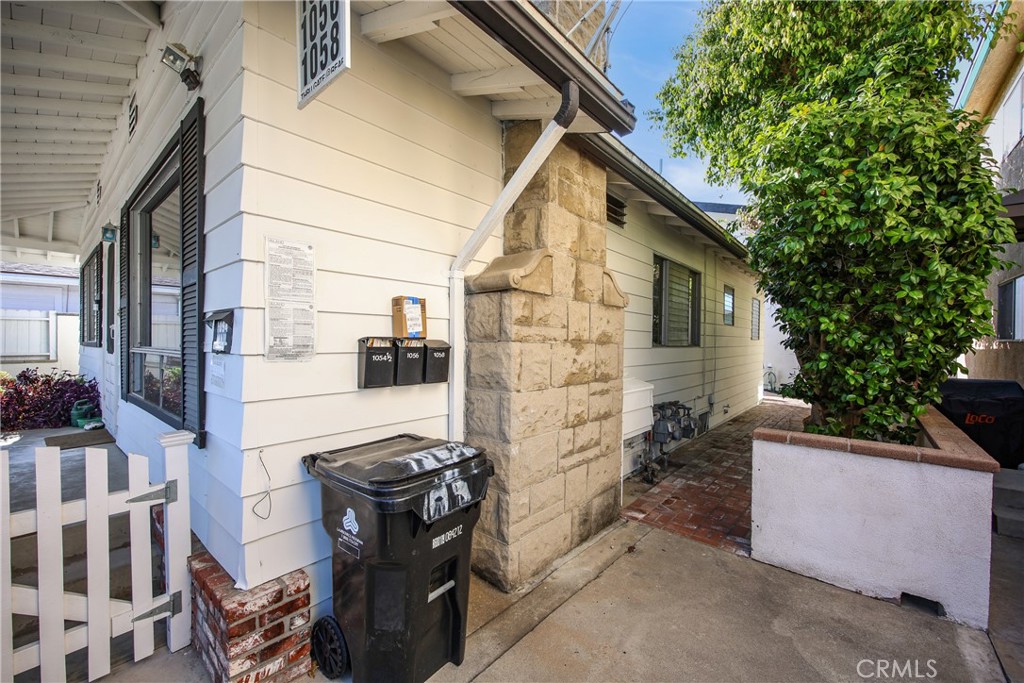 1054 W 23rd Street